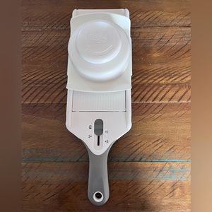 Pampered Chef simple slicer